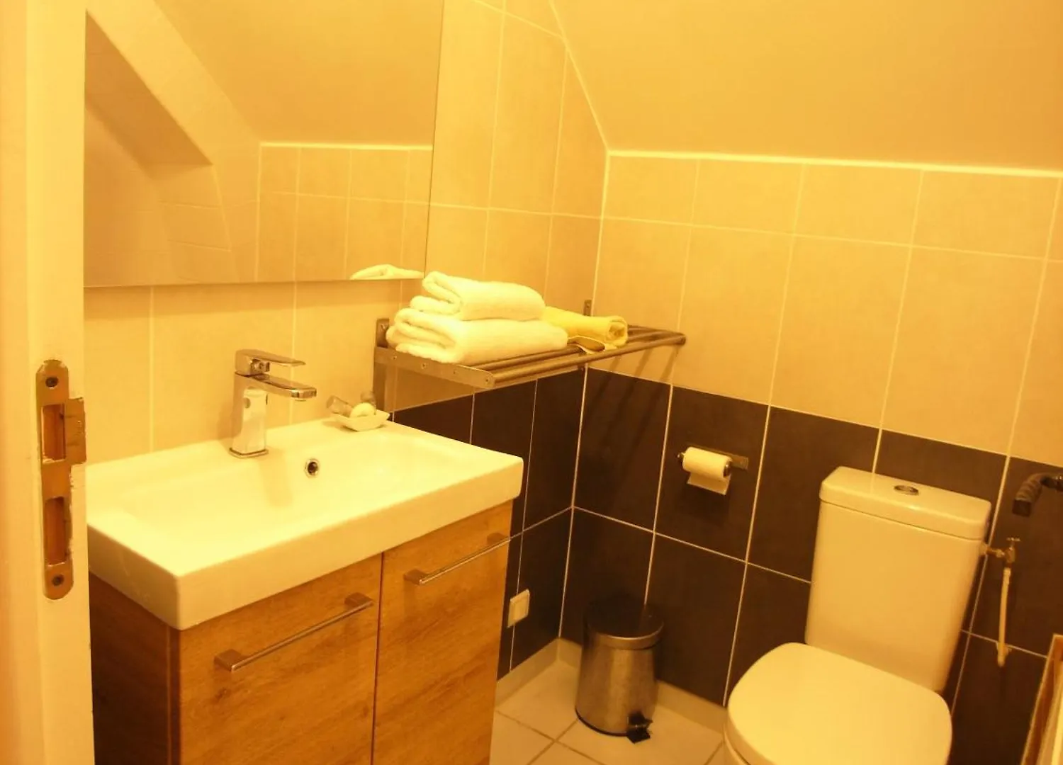 Gite Abricot - Les Gites De La Lohuas Les Champs-Geraux Holiday home